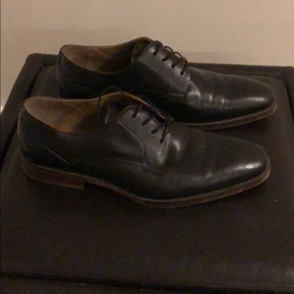 Black dress shoes, size 9 - Picture 3 of 3